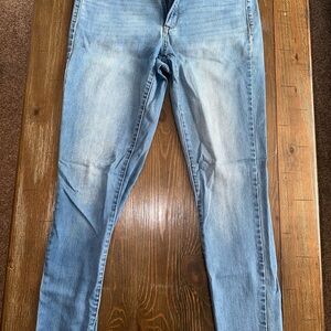 Universal Thread Women's Light Blue Skinny Jeans